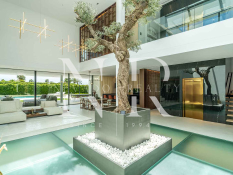 Golden Mile villa very close to the beach for sale