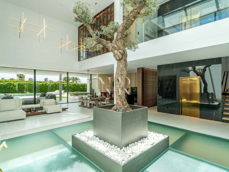 Golden Mile villa very close to the beach for sale