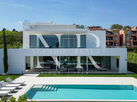 Golden Mile villa very close to the beach for sale