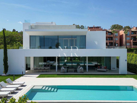 Golden Mile villa very close to the beach for sale