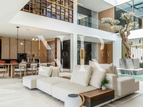Golden Mile villa very close to the beach for sale