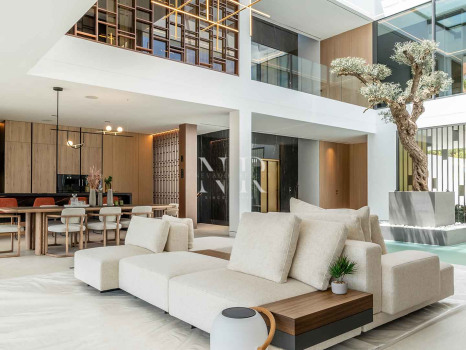 Golden Mile villa very close to the beach for sale