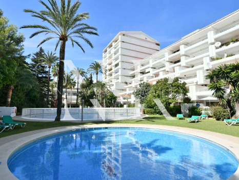 Apartamento en Jardines del Mar en segunda línea de playa con vistas al mar en venta