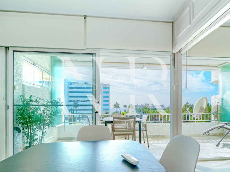 Apartamento en Jardines del Mar en segunda línea de playa con vistas al mar en venta