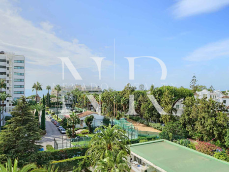 Apartamento en Jardines del Mar en segunda línea de playa con vistas al mar en venta