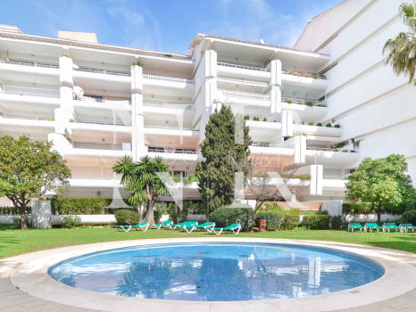 Apartamento en Jardines del Mar en segunda línea de playa con vistas al mar en venta