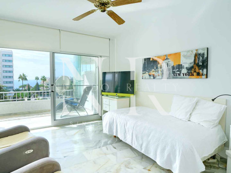 Apartamento en Jardines del Mar en segunda línea de playa con vistas al mar en venta
