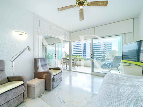 Apartamento en Jardines del Mar en segunda línea de playa con vistas al mar en venta