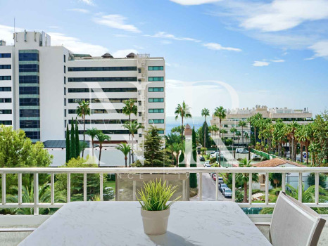 Apartamento en Jardines del Mar en segunda línea de playa con vistas al mar en venta