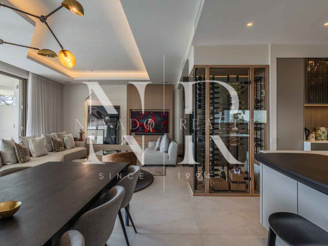 Villa jumelée de construction récente à Nueva Andalucia avec vue panoramique sur la mer à vendre