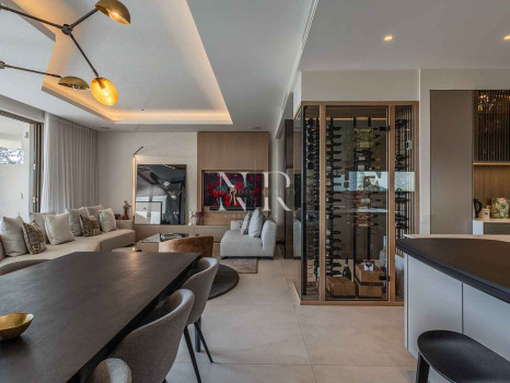 Villa jumelée de construction récente à Nueva Andalucia avec vue panoramique sur la mer à vendre