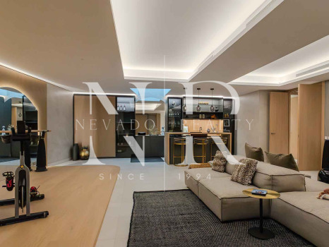 Villa jumelée de construction récente à Nueva Andalucia avec vue panoramique sur la mer à vendre