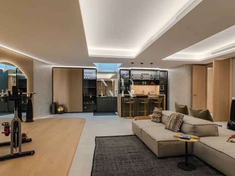 Villa jumelée de construction récente à Nueva Andalucia avec vue panoramique sur la mer à vendre