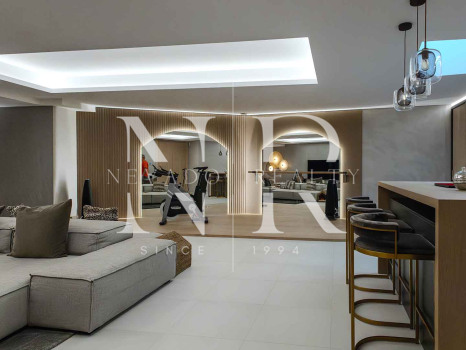 Villa jumelée de construction récente à Nueva Andalucia avec vue panoramique sur la mer à vendre