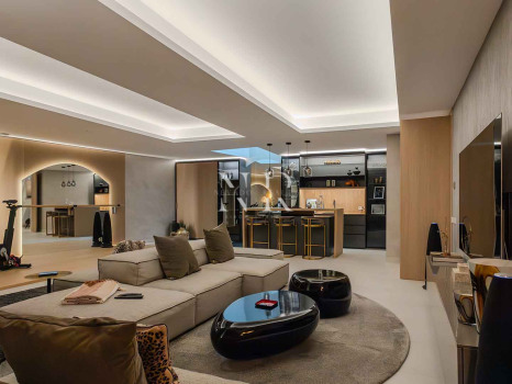 Villa jumelée de construction récente à Nueva Andalucia avec vue panoramique sur la mer à vendre