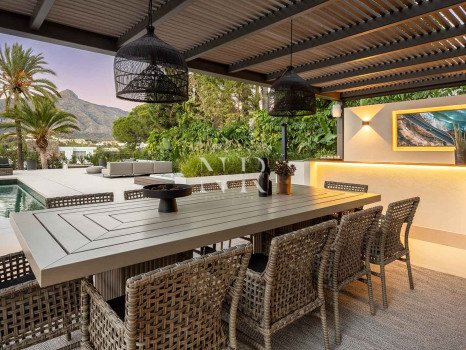 Villa in Nueva Andalucia in Las Brisas Golf with panoramic views for sale