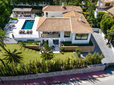 Villa in Nueva Andalucia in Las Brisas Golf with panoramic views for sale