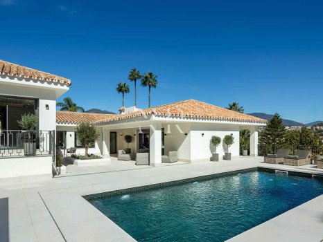 Villa in Nueva Andalucia in Las Brisas Golf with panoramic views for sale