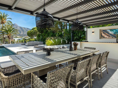 Villa in Nueva Andalucia in Las Brisas Golf with panoramic views for sale