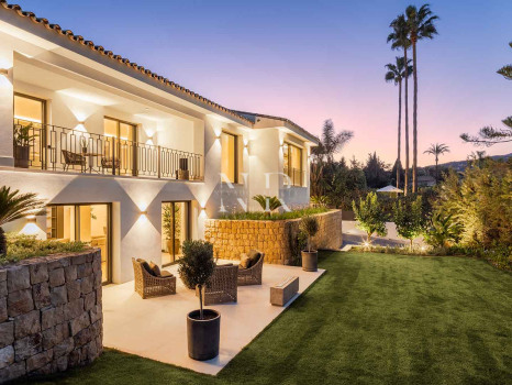 Villa in Nueva Andalucia in Las Brisas Golf with panoramic views for sale