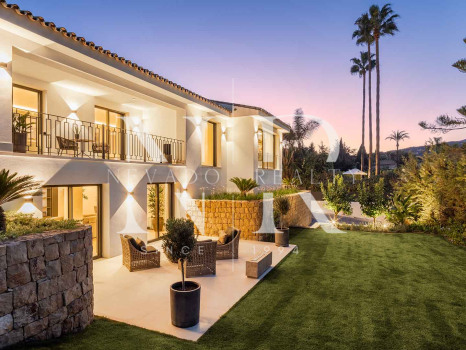 Villa in Nueva Andalucia in Las Brisas Golf with panoramic views for sale
