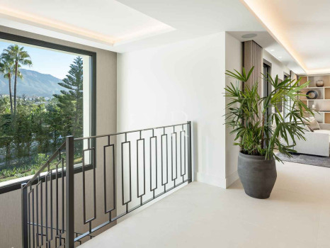Villa in Nueva Andalucia in Las Brisas Golf with panoramic views for sale