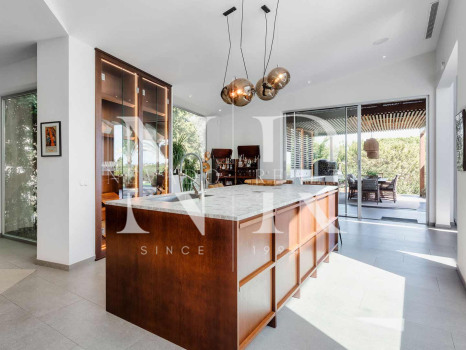 Balinese style villa in Las Brisas Golf with panoramic views for sale