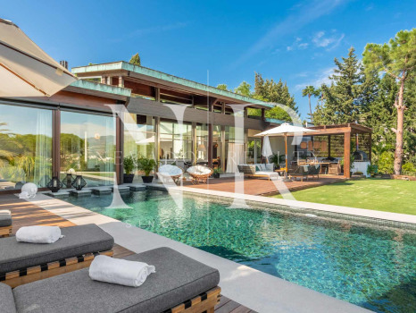 Balinese style villa in Las Brisas Golf with panoramic views for sale