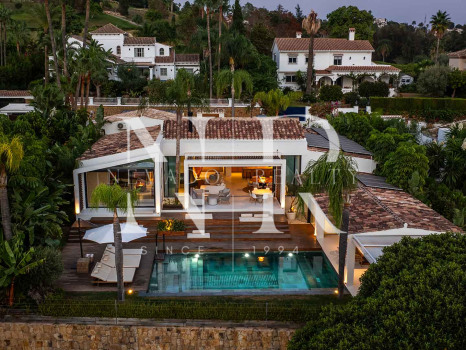 Front line Los Naranjos Golf villa with panoramic views for sale
