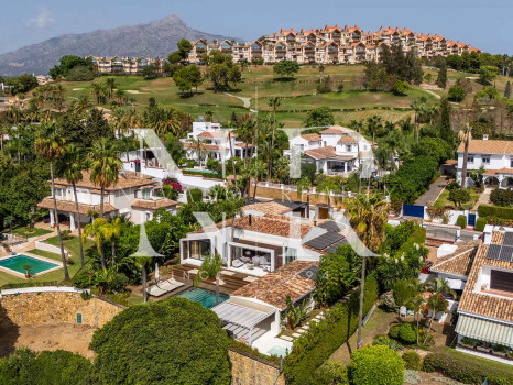 Front line Los Naranjos Golf villa with panoramic views for sale