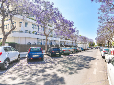 Beach side apartment in Marbella center for rent for short term.
