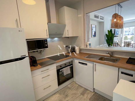 Beach side apartment in Marbella center for rent for short term.