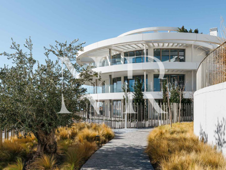 Penthouse in Benahavís with panoramic sea views for sale