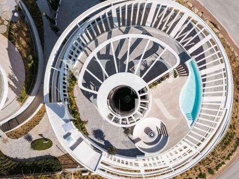 Penthouse in Benahavís with panoramic sea views for sale