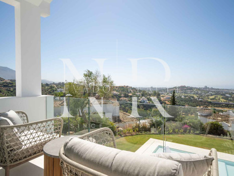 Villa en Urbanización El Herrojo con vistas panorámicas al mar en venta