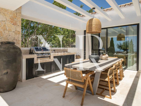Villa en Urbanización El Herrojo con vistas panorámicas al mar en venta