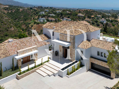 Villa en Urbanización El Herrojo con vistas panorámicas al mar en venta
