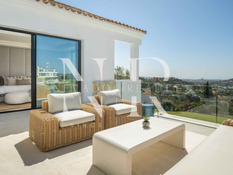 Villa en Urbanización El Herrojo con vistas panorámicas al mar en venta