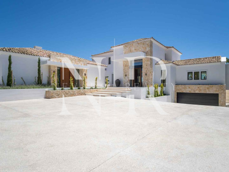 Villa en Urbanización El Herrojo con vistas panorámicas al mar en venta