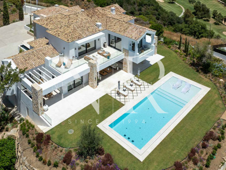 Villa en Urbanización El Herrojo con vistas panorámicas al mar en venta