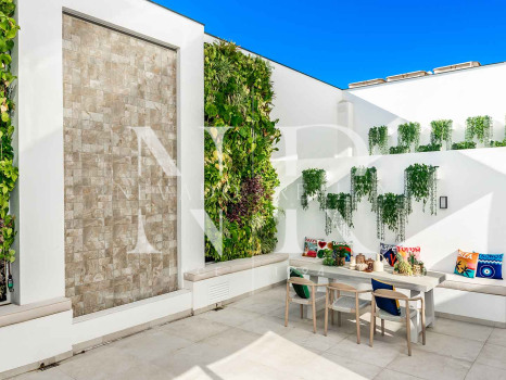 Adosada en Marbella Centro en segunda línea de playa en venta