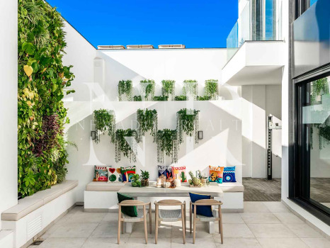 Adosada en Marbella Centro en segunda línea de playa en venta