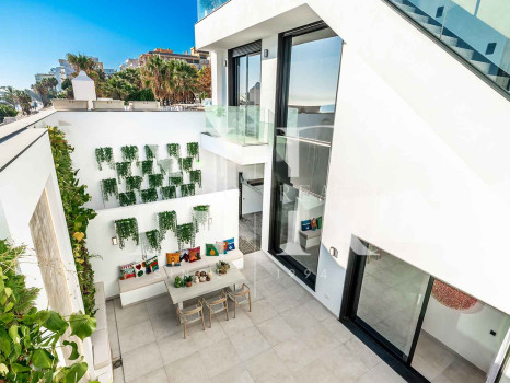 Adosada en Marbella Centro en segunda línea de playa en venta