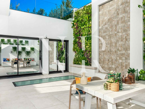 Adosada en Marbella Centro en segunda línea de playa en venta