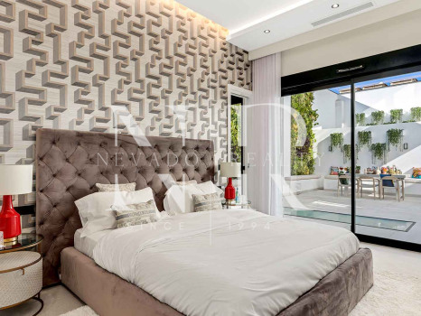Adosada en Marbella Centro en segunda línea de playa en venta