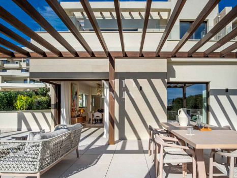 Villa en Estepona Este en comunidad cerrada en primera línea de playa en venta