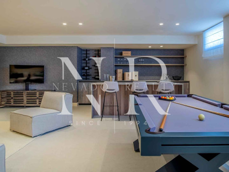 Villa en Estepona Este en comunidad cerrada en primera línea de playa en venta