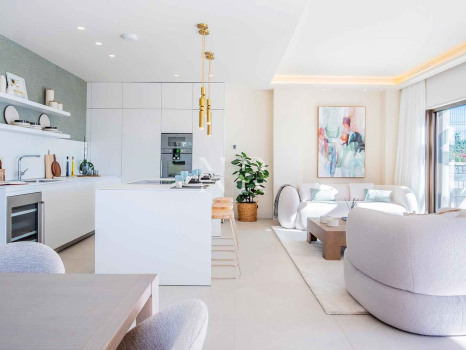 Villa en Estepona Este en comunidad cerrada en primera línea de playa en venta