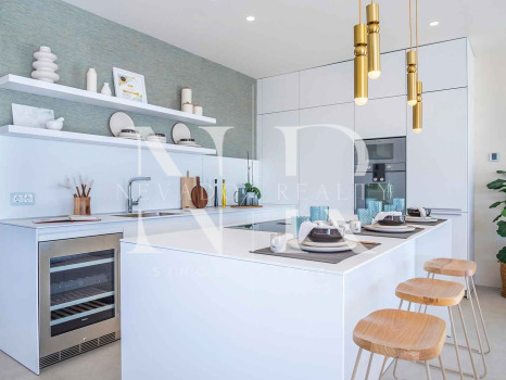 Villa en Estepona Este en comunidad cerrada en primera línea de playa en venta