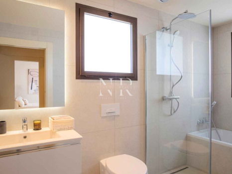 Villa en Estepona Este en comunidad cerrada en primera línea de playa en venta